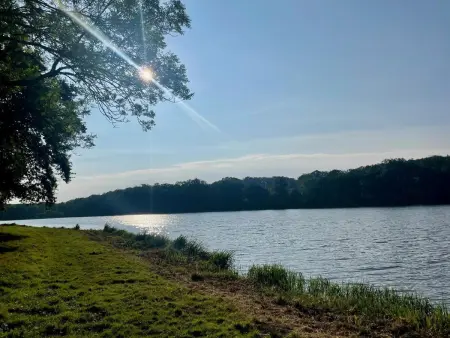 Chalet familial dans camping avec étang de pêche - Photo 18