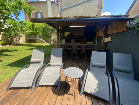 Maison années 30 avec jardin, piscine, proximité Loire, 4 chambres, vélos, idéale familles/amis - Photo 1