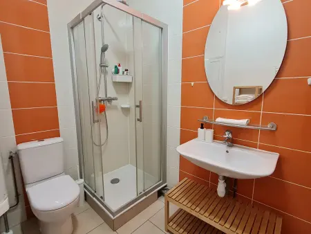 Maison années 30 avec jardin, piscine, proximité Loire, 4 chambres, vélos, idéale familles/amis - Photo 21