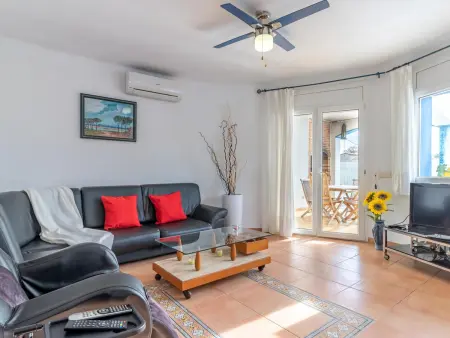Grande Maison avec Piscine Privée, Jardin, BBQ, Climatisation, Wifi et Parking, proche Plage - Photo 1