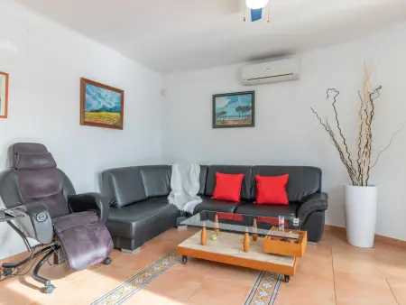 Grande Maison avec Piscine Privée, Jardin, BBQ, Climatisation, Wifi et Parking, proche Plage - Photo 2
