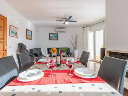 Grande Maison avec Piscine Privée, Jardin, BBQ, Climatisation, Wifi et Parking, proche Plage - Photo 3