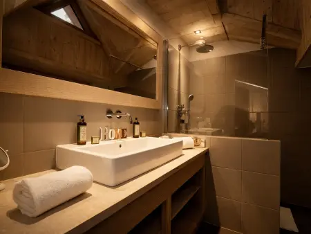 Chalet moderne 5* à Courchevel La Tania - 12 pers, jacuzzi, sauna, skis aux pieds, cheminée, cinéma - Photo 13