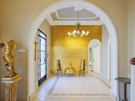 Élégante villa à Barcelone avec piscine, jardin, terrasses et salle de jeux - Photo 4
