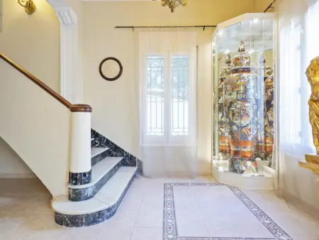 Élégante villa à Barcelone avec piscine, jardin, terrasses et salle de jeux - Photo 12
