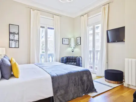 Élégante villa à Barcelone avec piscine, jardin, terrasses et salle de jeux - Photo 14
