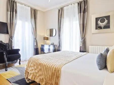 Élégante villa à Barcelone avec piscine, jardin, terrasses et salle de jeux - Photo 15