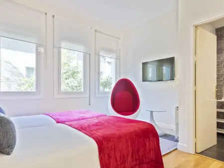 Élégante villa à Barcelone avec piscine, jardin, terrasses et salle de jeux - Photo 17