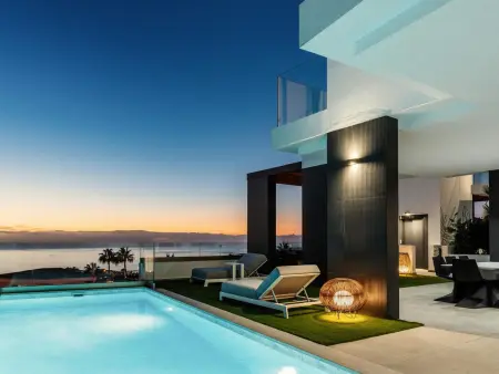 Luxueuse villa à Adeje avec piscine, proche de la plage et des commodités - Photo 1