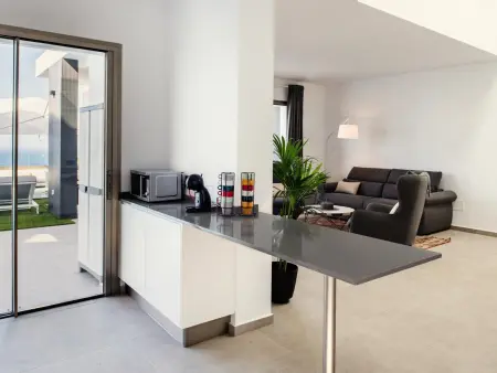 Luxueuse villa à Adeje avec piscine, proche de la plage et des commodités - Photo 16