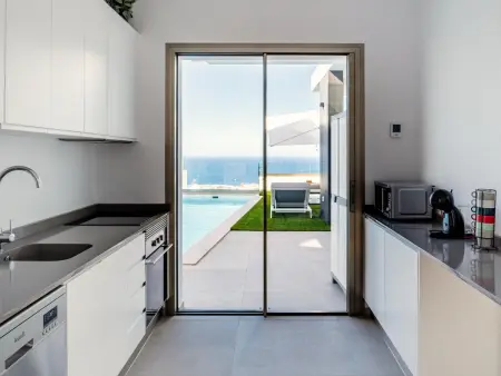Luxueuse villa à Adeje avec piscine, proche de la plage et des commodités - Photo 18