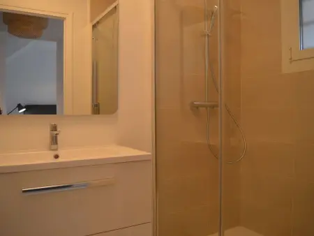 Maison rénovée 2020 avec terrasse, parking et WIFI - 3 chambres, 2 salles de bains - Photo 13