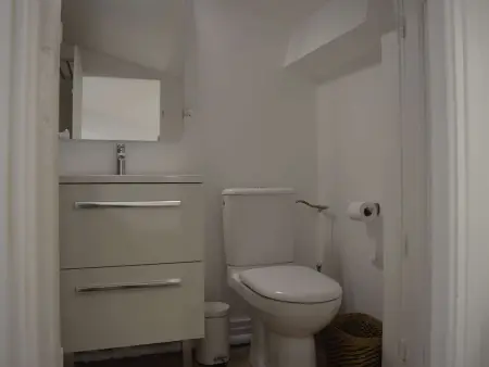 Maison rénovée 2020 avec terrasse, parking et WIFI - 3 chambres, 2 salles de bains - Photo 19