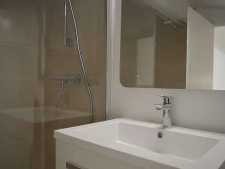Maison rénovée 2020 avec terrasse, parking et WIFI - 3 chambres, 2 salles de bains - Photo 20