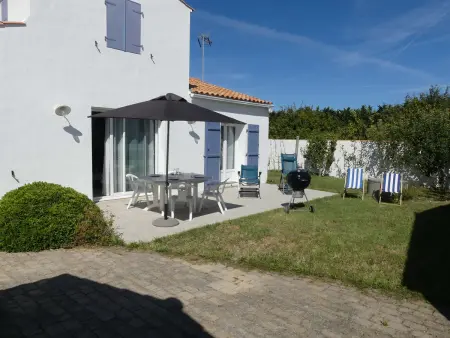 Maison avec terrasse, 400 m plage et centre, 2 chambres, parking privé, ménage inclus - Photo 1