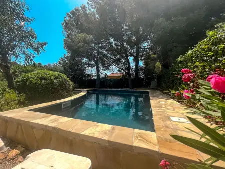 Charmante Villa Rustique avec Piscine & Jardin Méditerranéen - Photo 1