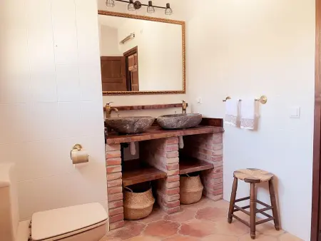 Charmante Villa Rustique avec Piscine & Jardin Méditerranéen - Photo 10