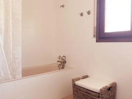 Charmante Villa Rustique avec Piscine & Jardin Méditerranéen - Photo 11