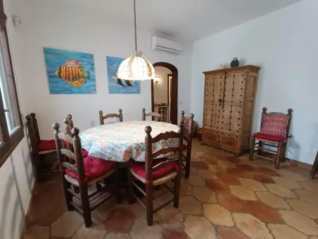 Charmante Villa Rustique avec Piscine & Jardin Méditerranéen - Photo 16