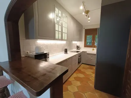 Charmante Villa Rustique avec Piscine & Jardin Méditerranéen - Photo 18