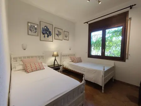 Charmante Villa Rustique avec Piscine & Jardin Méditerranéen - Photo 21
