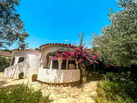 Charmante Villa Rustique avec Piscine & Jardin Méditerranéen - Photo 28