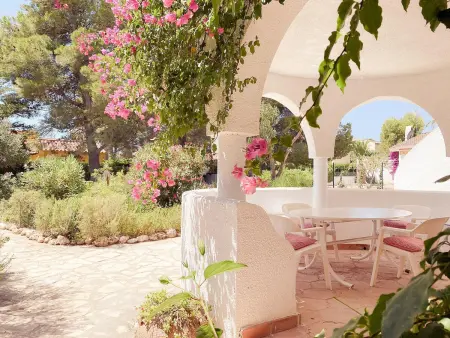 Charmante Villa Rustique avec Piscine & Jardin Méditerranéen - Photo 30
