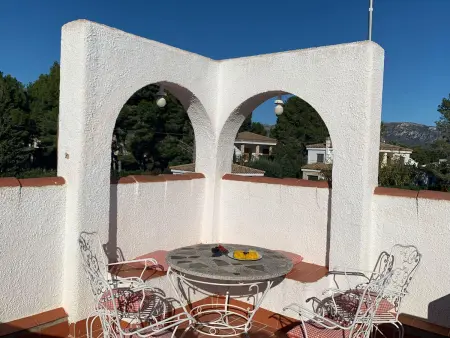 Charmante Villa Rustique avec Piscine & Jardin Méditerranéen - Photo 31