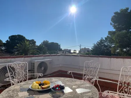 Charmante Villa Rustique avec Piscine & Jardin Méditerranéen - Photo 32