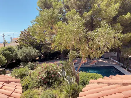 Charmante Villa Rustique avec Piscine & Jardin Méditerranéen - Photo 33