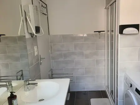 Charmant T2 rénové avec cour privée - centre d'Épinal, proche gare et commodités - Photo 13