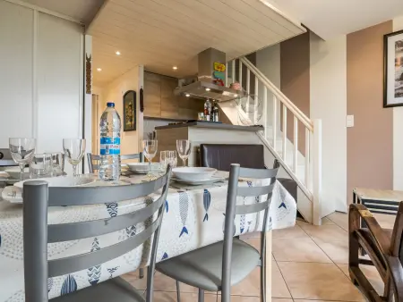 Appartement familial avec parking, balcon vue mer, proche plages - Photo 2