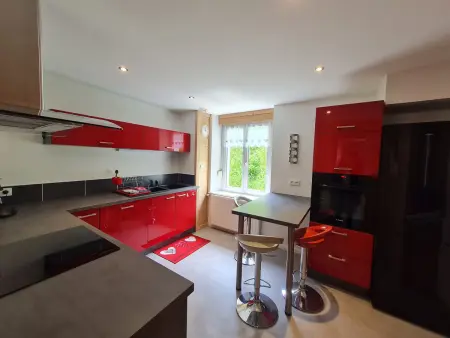 Charmant appartement 85 m² près des pistes, terrasse et parking privé, équipements complets. - Photo 2