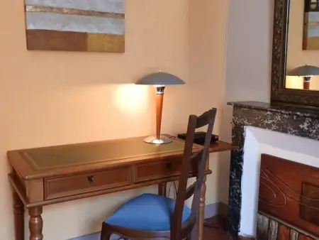 Escapade touristique: gîte avec 2 chambres, TV et cuisine équipée à Bazoches-les-Gallerandes - Photo 11