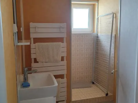 Escapade touristique: gîte avec 2 chambres, TV et cuisine équipée à Bazoches-les-Gallerandes - Photo 12