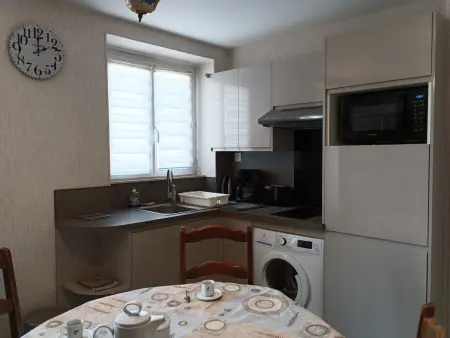 Escapade touristique: gîte avec 2 chambres, TV et cuisine équipée à Bazoches-les-Gallerandes - Photo 15