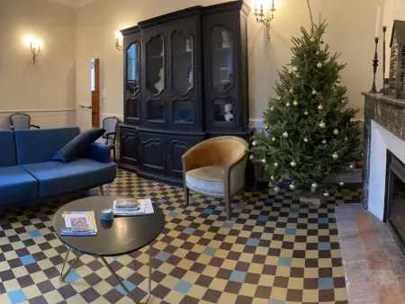 Maison familiale près du Zoo de la Flèche avec piscine chauffée, jardin et cheminée - Photo 4