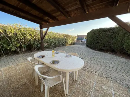 Maison avec Cour, Piscine Sécurisée, Climatisation, 3 Chambres, Proche Plage, 8 Personnes - Photo 3