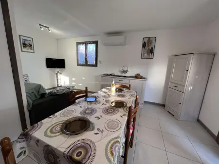 Maison avec Cour, Piscine Sécurisée, Climatisation, 3 Chambres, Proche Plage, 8 Personnes - Photo 8