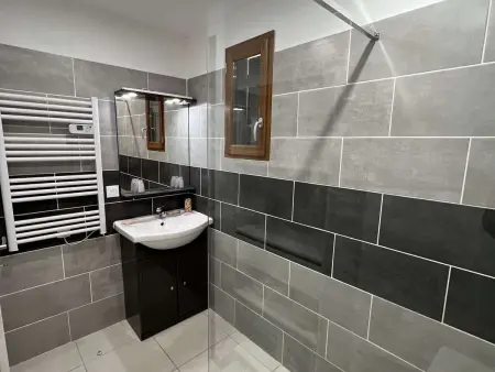 Maison avec Cour, Piscine Sécurisée, Climatisation, 3 Chambres, Proche Plage, 8 Personnes - Photo 15