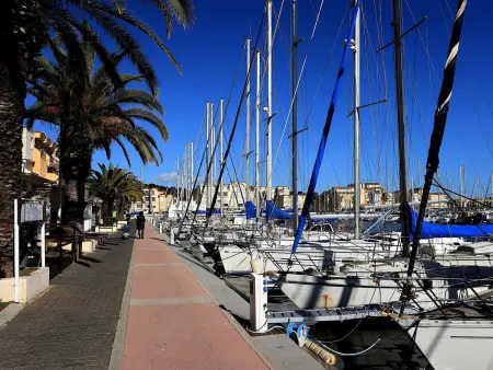 Pavillon 3 pièces à Gruissan avec piscine, 2 terrasses et parking privé, à 400m de la mer - Photo 15