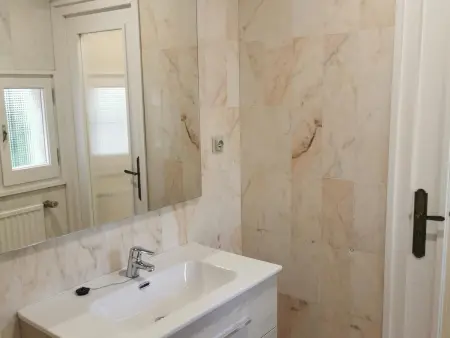 Villa de Luxe à 100m de la Plage avec Piscine, 4 Chambres, 4 Salles de Bain, Jardin et Garage - Photo 15