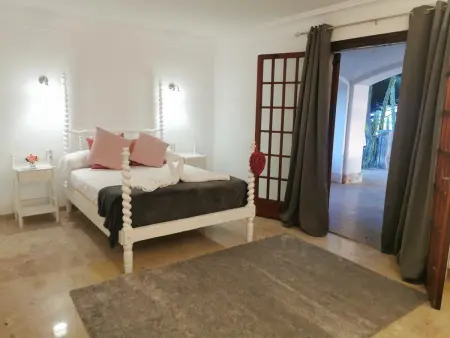 Villa de Luxe à 100m de la Plage avec Piscine, 4 Chambres, 4 Salles de Bain, Jardin et Garage - Photo 21