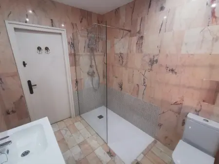 Villa de Luxe à 100m de la Plage avec Piscine, 4 Chambres, 4 Salles de Bain, Jardin et Garage - Photo 25