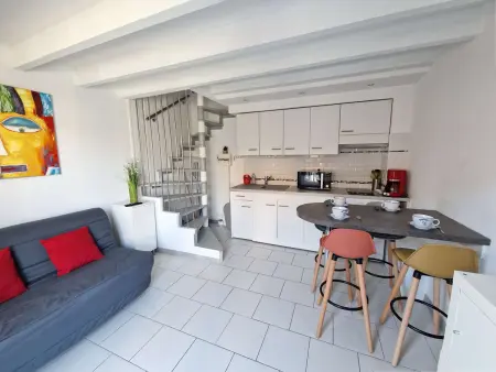 Maison rénovée avec piscine, parking privé et proche plage à Marseillan - Photo 2
