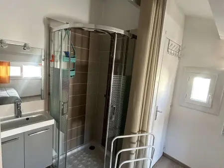 Maison rénovée avec piscine, parking privé et proche plage à Marseillan - Photo 3