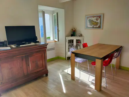 Maison mitoyenne au centre de Sauzon avec jardin, à 200 m du port - Photo 3