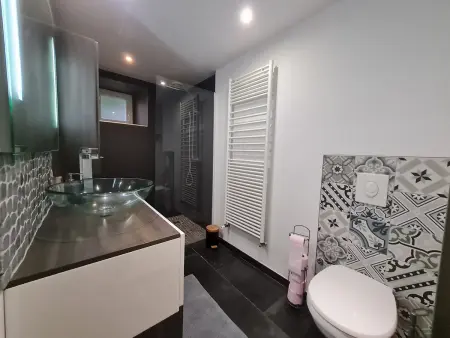 Appartement moderne et lumineux, proche de Saint-Dié-des-Vosges - 5 pers., WiFi, parking, terrasse - Photo 4