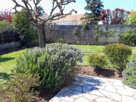 Maison spacieuse à Olonne-sur-Mer avec jardin clos, proche plages et commerces, idéale familles - Photo 2