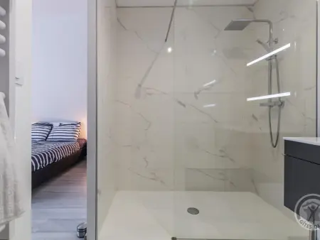 Maison moderne avec spa et jardin près de la plage - Photo 11